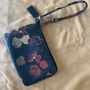 Coach wristlet small with zipper for closure